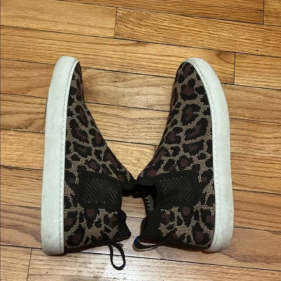 ROTHY'S The Chelsea Wildcat
High Top Sneakers Leopard Print Slip-On Sneakers - Picture 7 of 10